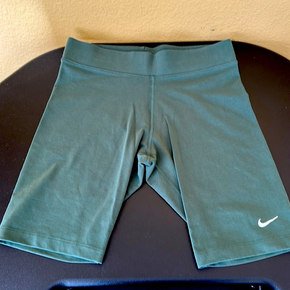 Nike 7in Cotton Biker Shorts - size M
